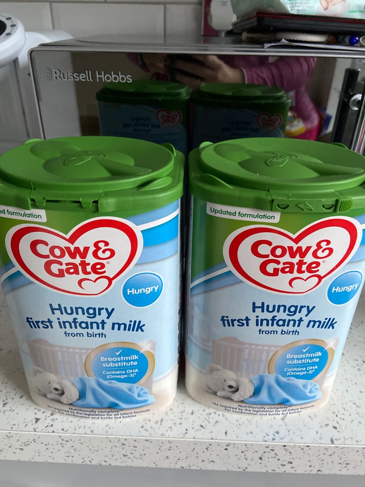 2 Cow and gate hungry baby milk - OLIO