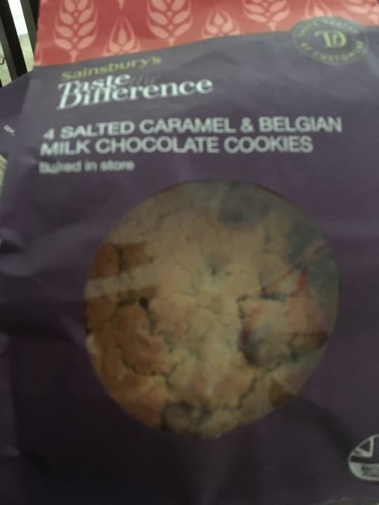 4 salted caramel and Belgian milk chocolate cookies OLIO