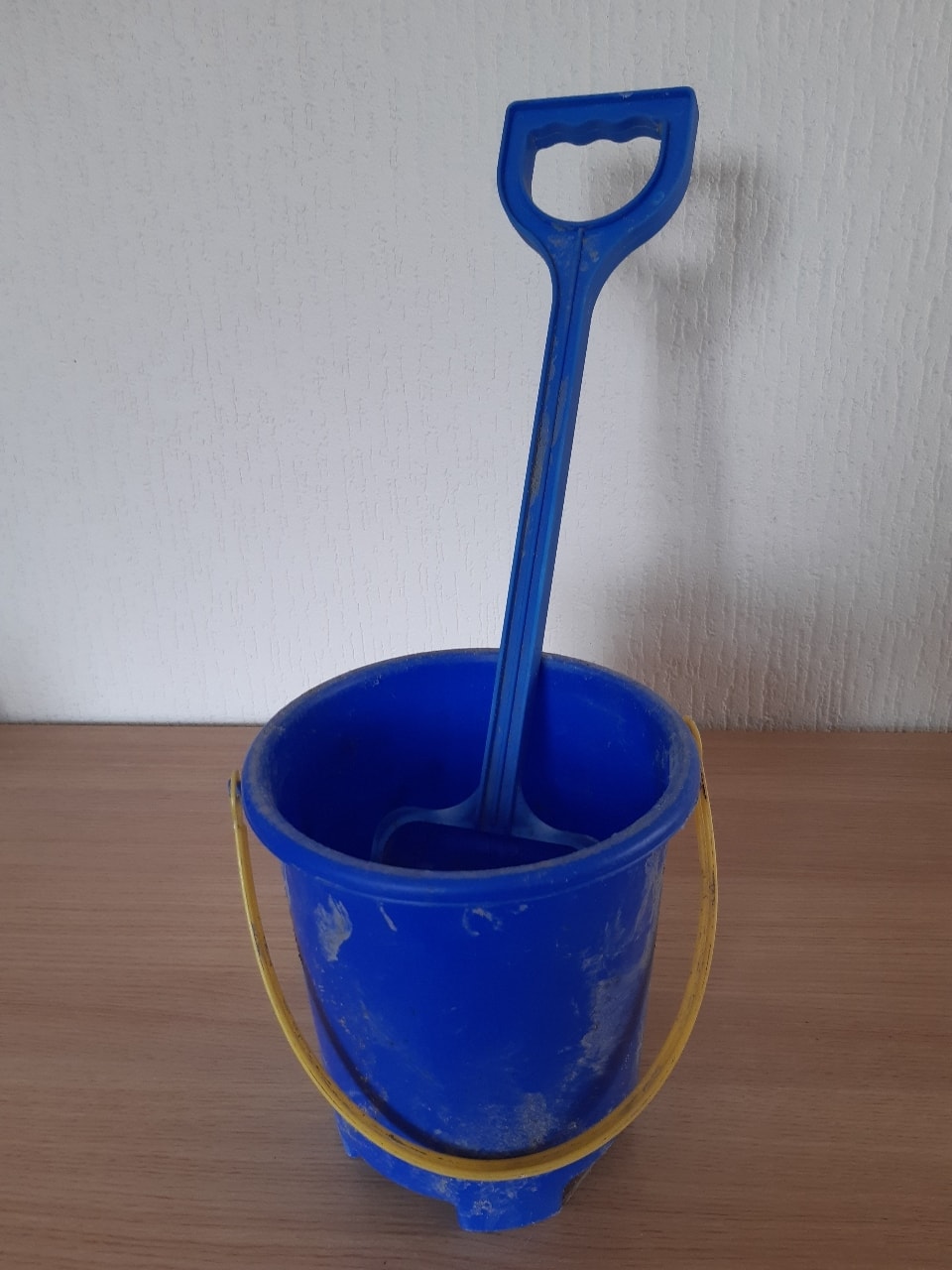 Blue plastic beach bucket and spade OLIO