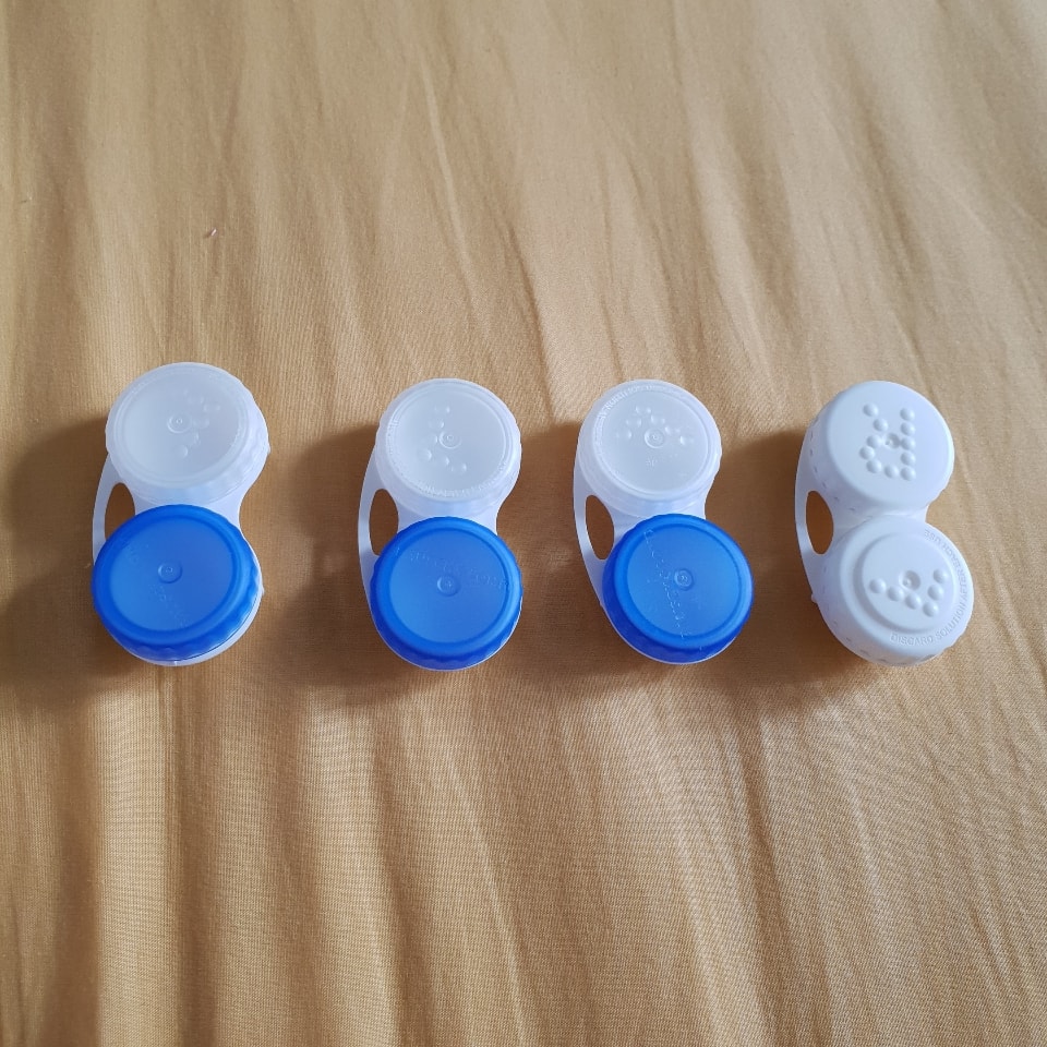 4 clean contact lens case in excellent condition. OLIO