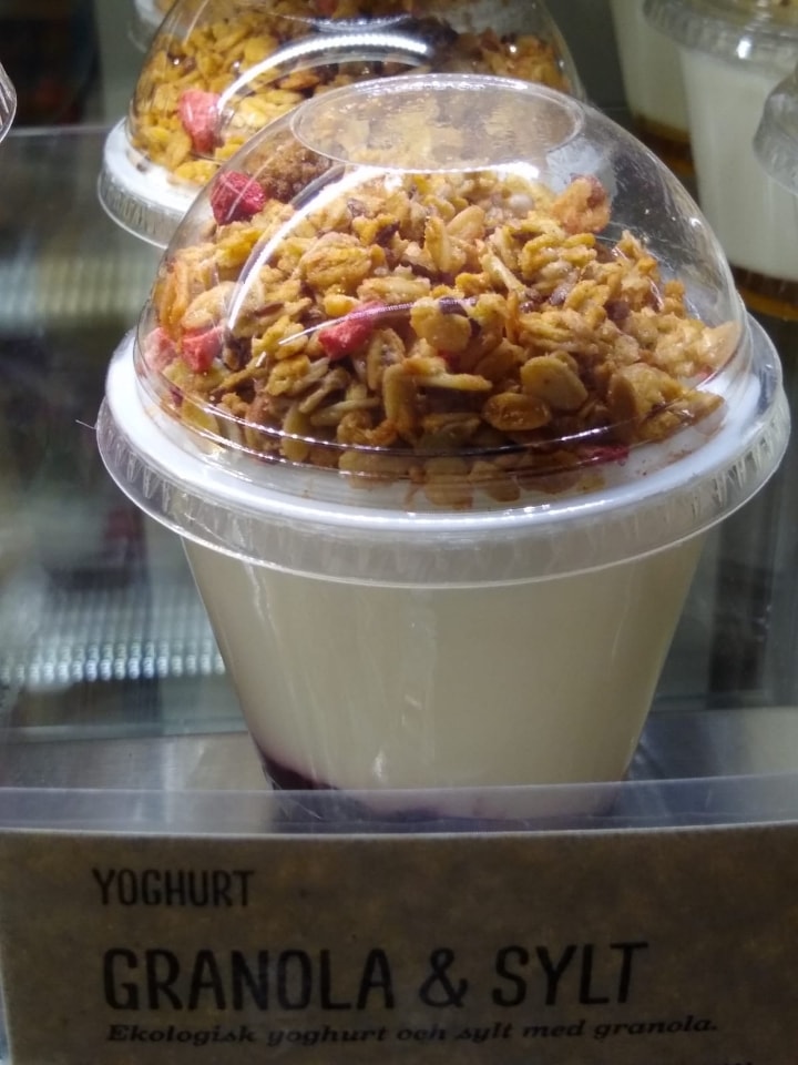 1 x granola yogurt pot OLIO