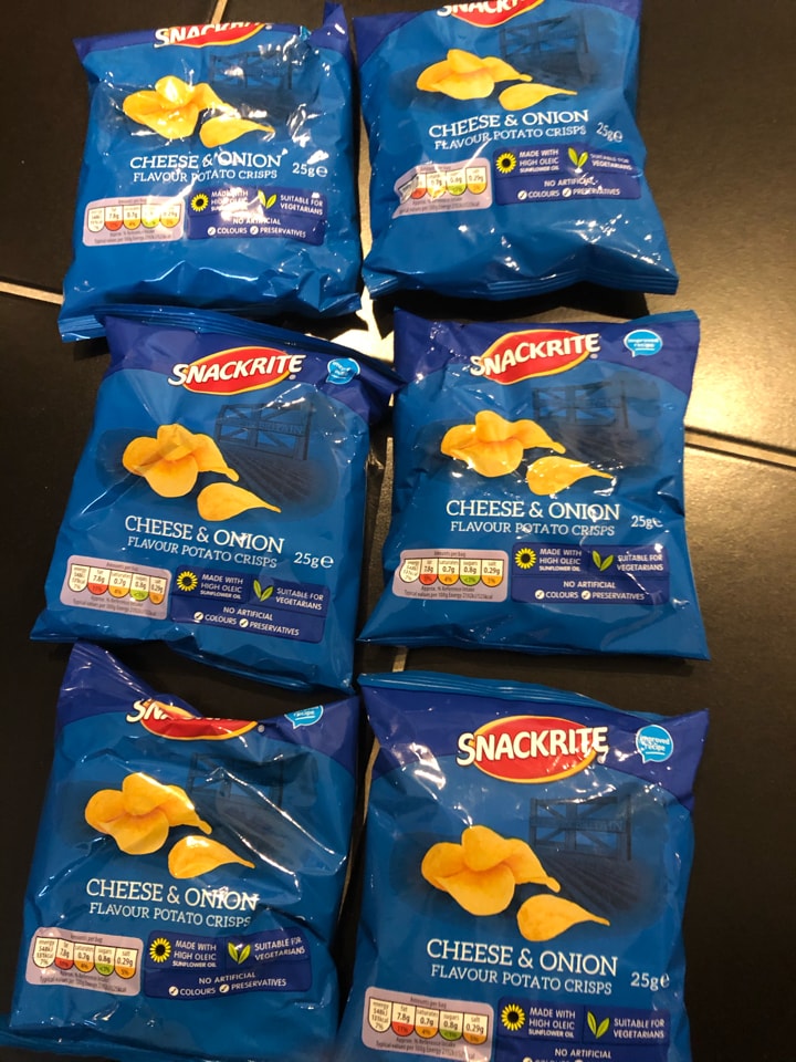 6 x cheese and onion crisps OLIO