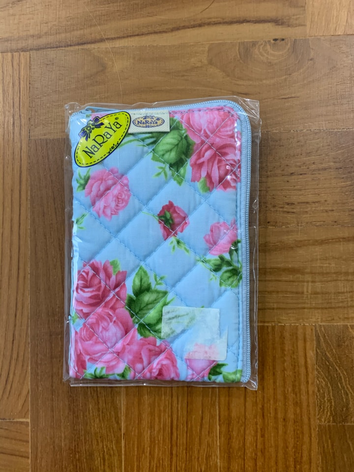 naraya pouch