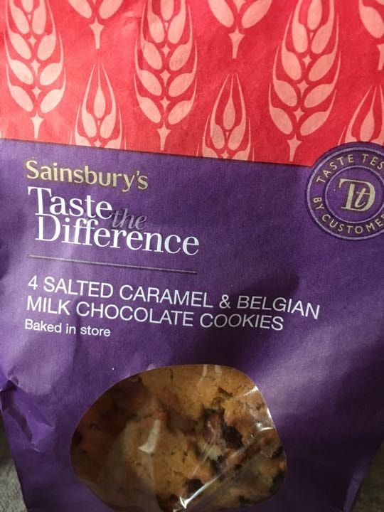 4 salted caramel and Belgian milk chocolate cookies OLIO