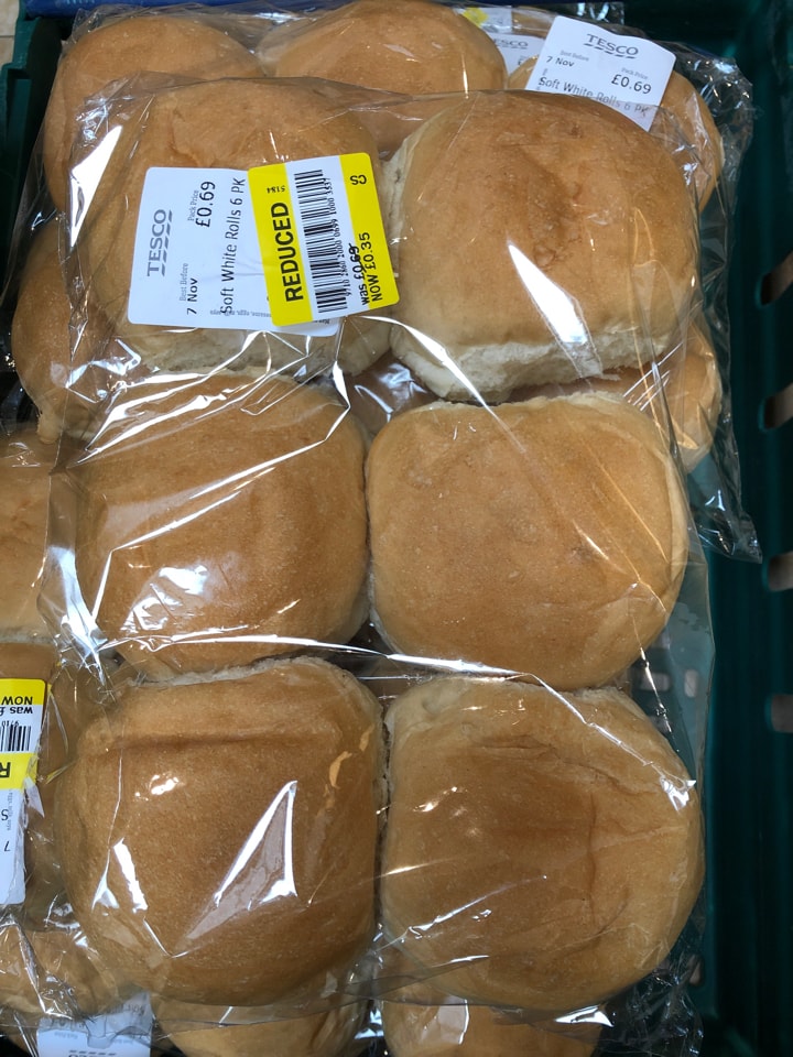 Tesco soft white rolls x 6 BEST BEFORE 7 NOV OLIO