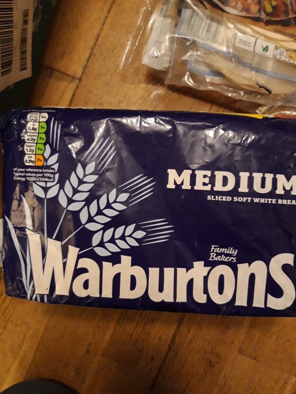 Warburtons medium soft white bread OLIO