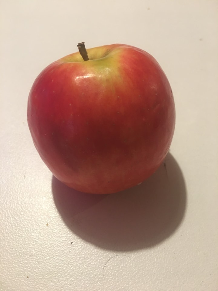 Tesco Pink Lady Apple OLIO