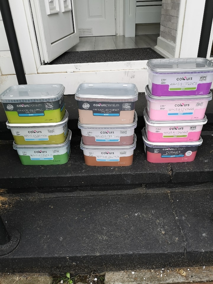 2.5 litre tubs of coloured paint. OLIO